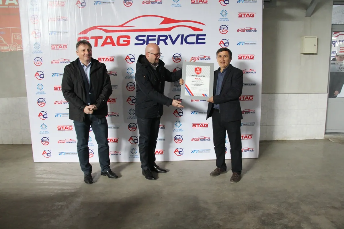 AC S.A. avtorizatsiyalangan servis markazi sertifikatini topshirish